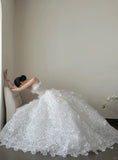 Timeless White Ball Gown Strapless Lace Applique Wedding Dress Elegant Bridal Gown HZ1121