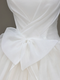 Unique Bridal Gown Ball Gown Strapless Tulle White Wedding Dresses Minimalist Bridal Gowns HZ1121